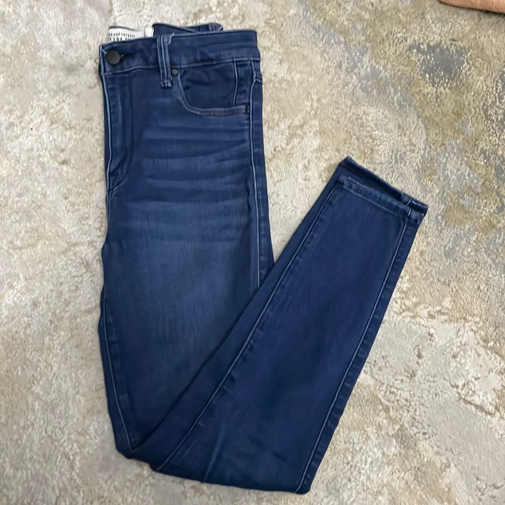Abercrombie jeans 👖. Dark blue color size 0s. W 25 L27